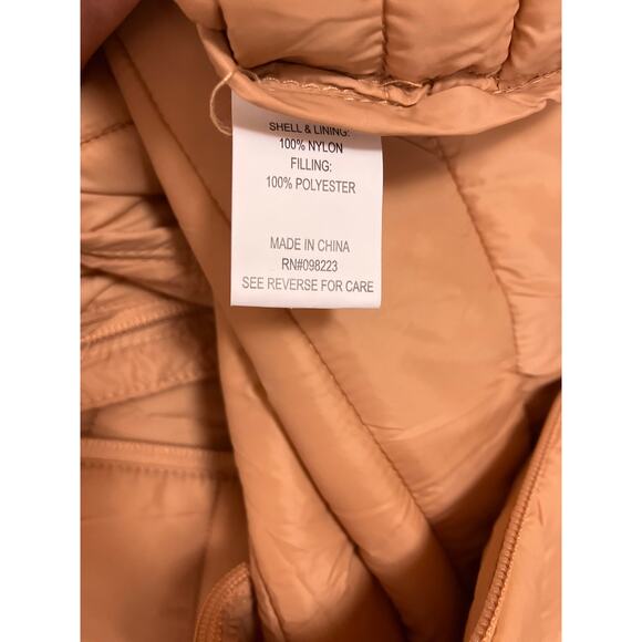 NWT Magellan Outdoors Pink Lightweight Puffer Vest Women’s Medium Zip Pockets - Picture 6 of 7